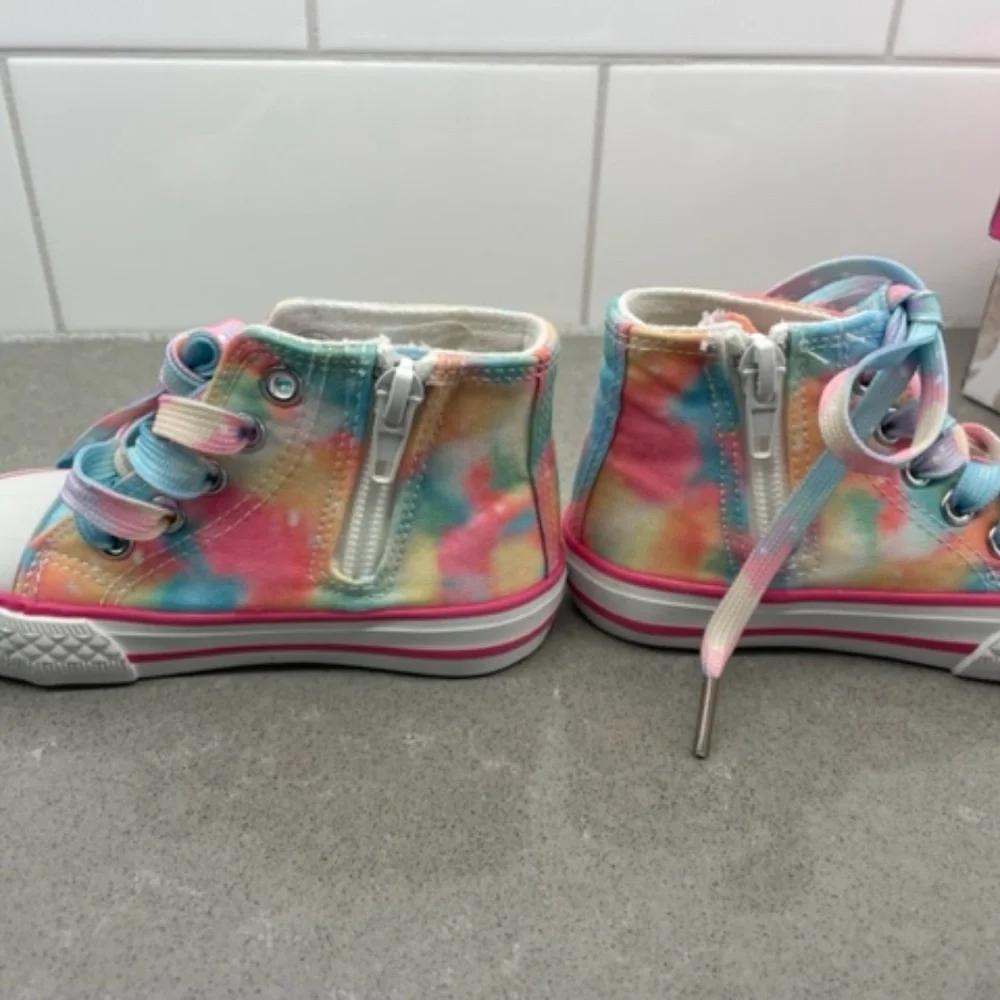 NEW-Tommy Bahama Toddler Sz 6 Girls Tie Dye High Top Sneakers Tennis Shoes